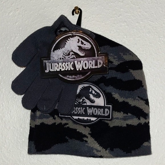 Jurassic World Other - Boys 2-PC Jurassic World Camo Beanie Hat w/Solid Green Gloves NWT